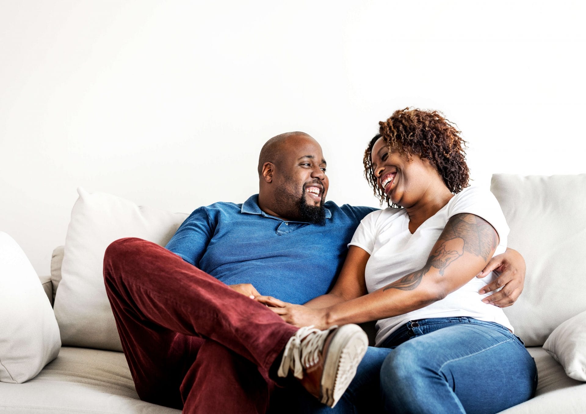 woman and man talking on sofa